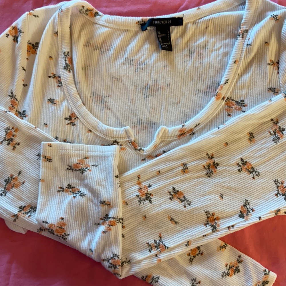 Rose 🌹printed thermal shirt from Fall Mystery Box - Picture 2 of 7